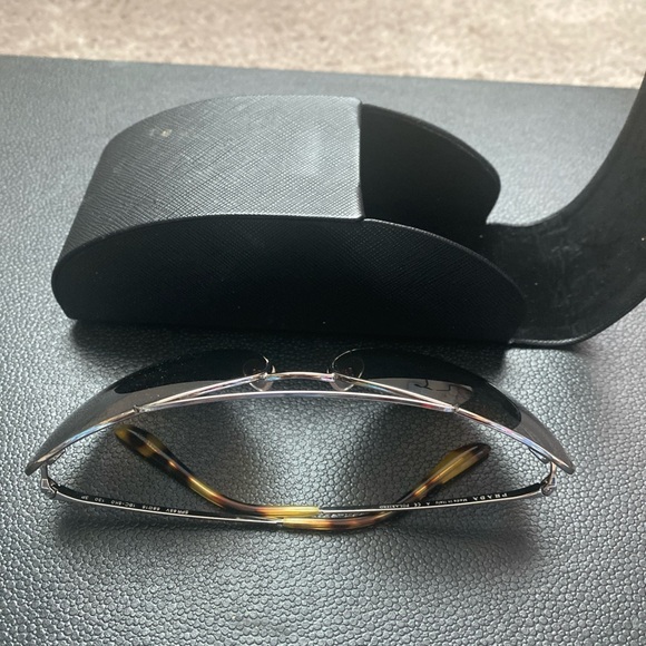 PRADA Stylish Black Aviator Sunglasses - Picture 4 of 17